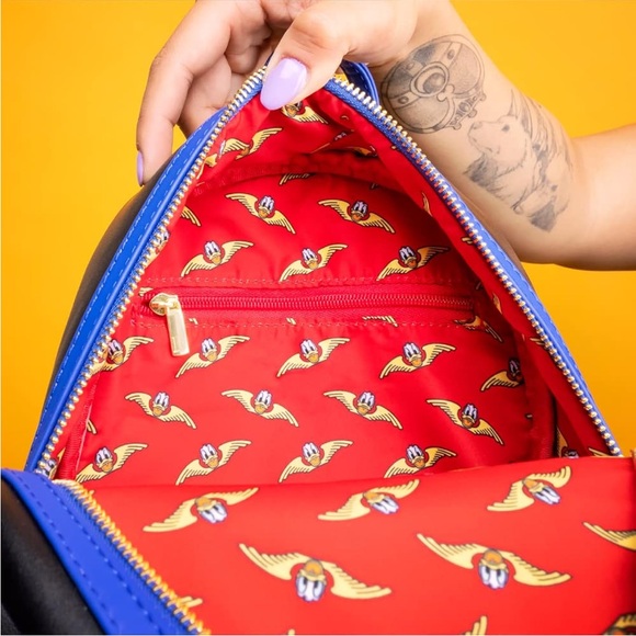 NWT D23 x Amazon Mickey Mouse One: Walt’s Plane - Pilot Mickey Backpack - Picture 4 of 16